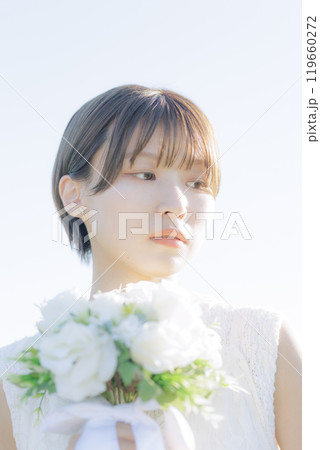 ブーケを持つ女性 ブーケを持つ女性 119660272