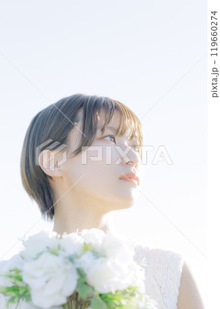 ブーケを持つ女性 ブーケを持つ女性 119660274