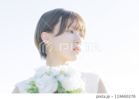 ブーケを持つ女性 ブーケを持つ女性 119660276