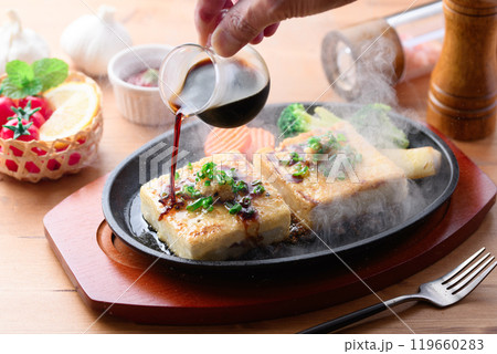 豆腐ステーキ 鉄板焼き 豆腐ステーキ 鉄板焼き 119660283