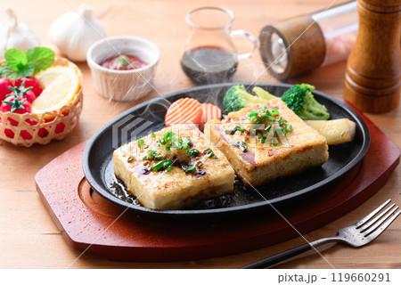 豆腐ステーキ 鉄板焼き 豆腐ステーキ 鉄板焼き 119660291