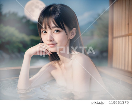 満月の夜の温泉露天風呂に入浴中の若い女性	 119661579