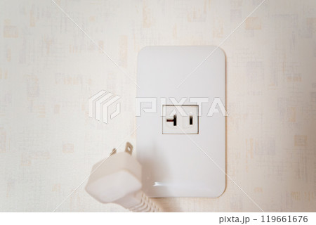 エアコンとエアコン専用コンセント 119661676