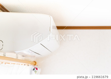 エアコンとエアコン専用コンセント 119661679