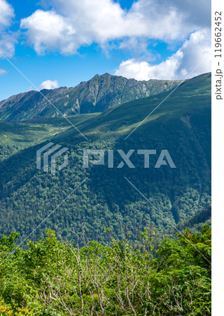 カールコースから見る雲ノ平と水晶岳（黒岳）　北アルプスの黒部五郎岳の登山 119662452