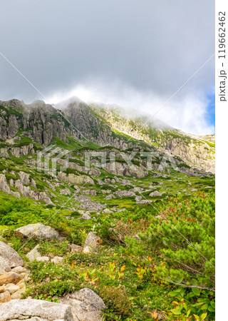 カールコースから見る黒部五郎岳　北アルプスの黒部五郎岳の登山 119662462
