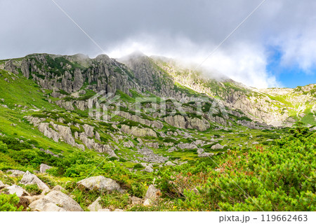 カールコースから見る黒部五郎岳　北アルプスの黒部五郎岳の登山 119662463