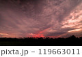 夕焼けと風の写真 119663011