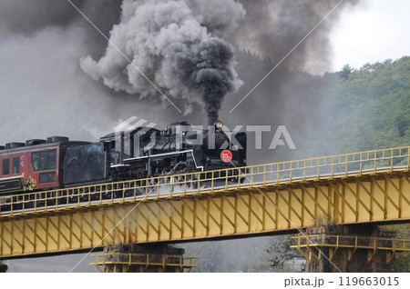 黒煙を上げて鉄橋を渡る磐越西線SLばんえつ物語 黒煙を上げて鉄橋を渡る磐越西線SLばんえつ物語 119663015