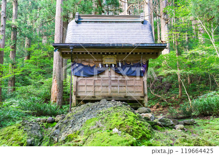 雄山神社　芦峅中宮（霊峰立山の山岳信仰）　立山若宮（東本殿）　（富山県中新川郡立山町） 119664425