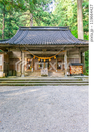 雄山神社　芦峅中宮（霊峰立山の山岳信仰）　祈願殿（拝殿）　（富山県中新川郡立山町） 119664427
