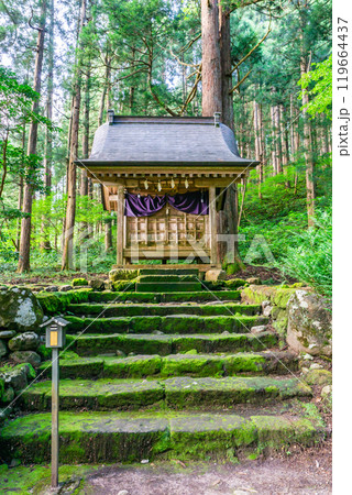 雄山神社 芦峅中宮(霊峰立山の山岳信仰) 立山大宮(西本殿) (富山県中新川郡立山町) 雄山神社 芦峅中宮(霊峰立山の山岳信仰) 立山大宮(西本殿) (富山県中新川郡立山町) 119664437