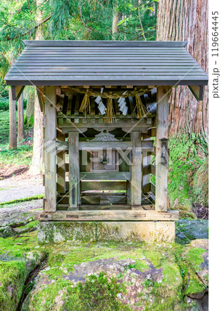 雄山神社　芦峅中宮（霊峰立山の山岳信仰）　劔嶽社（劔岳山頂の旧社殿）　（富山県中新川郡立山町） 119664445