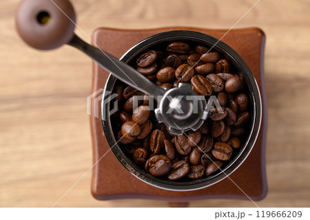 Roasted coffee bean (Arabica coffee) in vintage grinder with handle, Top view Roasted coffee bean (Arabica coffee) in vintage grinder with handle, Top view 119666209