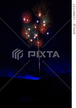夜空と田瀬湖の花火大会 夜空と田瀬湖の花火大会 119667157