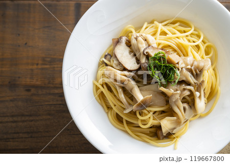 きのこのパスタ 119667800