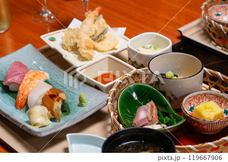 旅館の懐石料理 御膳料理 119667906