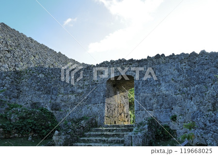城門と石垣 119668025