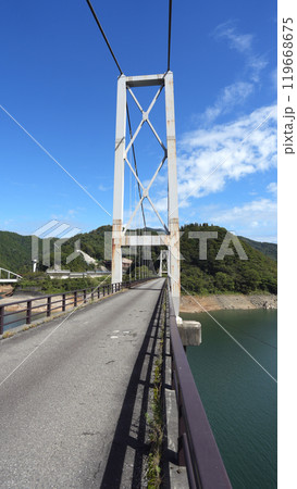 九頭竜湖にかかる箱ケ瀬橋 119668675