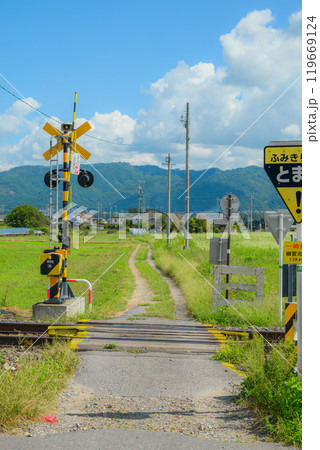 田舎にある小さな踏切【安曇野】 田舎にある小さな踏切【安曇野】 119669124