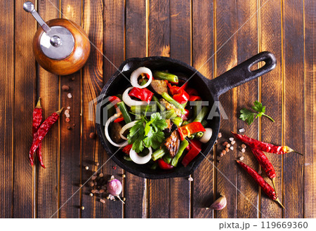 vegetable stew in pan on wooden table 119669360