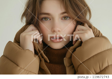 AI生成画像：ダウンジャケットを着た女性モデル 119672743