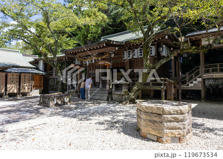 石切劔箭神社上之社の本殿（2024年9月撮影） 119673534