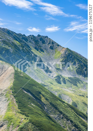 雷鳥沢登山道から見る立山主峰の雄山 北アルプス劔岳登山 雷鳥沢登山道から見る立山主峰の雄山 北アルプス劔岳登山 119675327