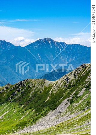 劔御前山から見る五竜岳（後立山連峰）　北アルプス劔岳登山 119675341