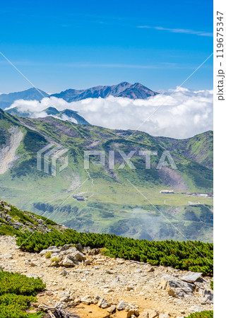 劔御前山から見る薬師岳　北アルプス劔岳登山 119675347
