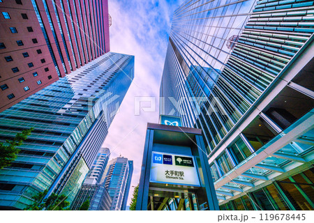 日本の東京都市景観 10月。早朝の大手町・ビジネス街。大手町駅や大手町ワンなどを望む＝27日 119678445