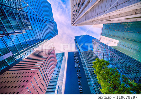 日本の東京都市景観10月。大手町一丁目。経団連会館や大手町のオフィスビル群などを望む＝27日 119679297