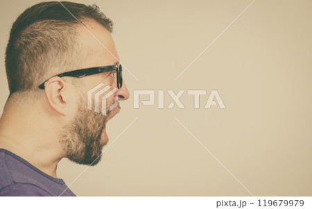 Adult man screaming 119679979