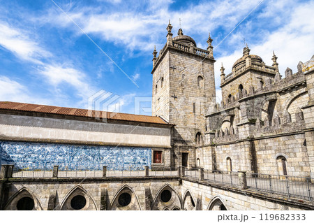 Porto Cathedral - Se do Porto, a Roman Catholic church located in the historical center of the city of Porto, Portugal Porto Cathedral - Se do Porto, a Roman Catholic church located in the historical center of the city of Porto, Portugal 119682333