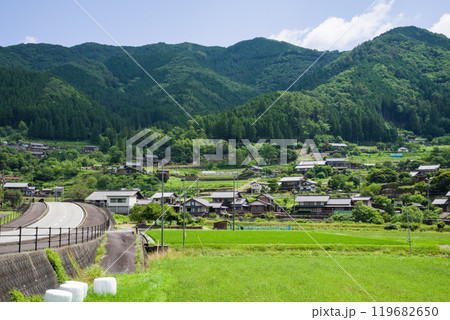 《日本の田舎の風景》新緑の季節を迎えた岐阜県馬瀬地区 《日本の田舎の風景》新緑の季節を迎えた岐阜県馬瀬地区 119682650