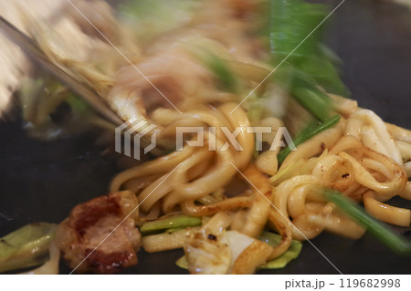 兵庫県佐用町の名物、ホルモンうどん 兵庫県佐用町の名物、ホルモンうどん 119682998