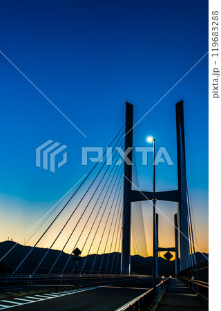 女神大橋の夜明け　【長崎市】 119683288