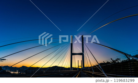 女神大橋の夜明け　パノラマ　【長崎市】 119683299