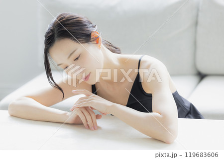 若い女性のビューティメージ 119683606