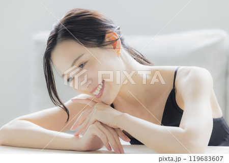 若い女性のビューティメージ 119683607