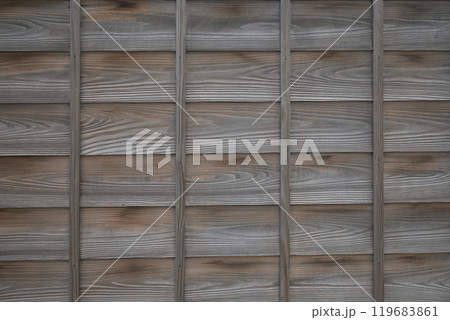 古い日本家屋の板壁 古い日本家屋の板壁 119683861