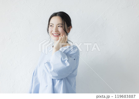 若い女性のポートレート 若い女性のポートレート 119683887