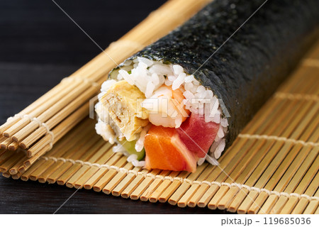 恵方巻 恵方巻 119685036