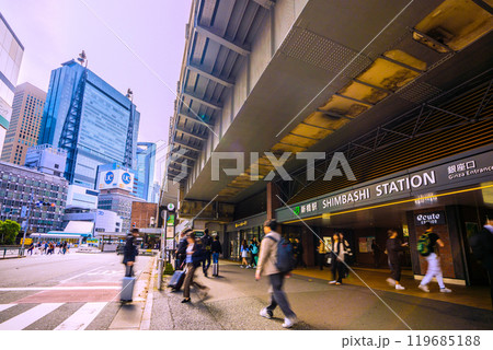日本の東京都市景観 10月…新橋駅(銀座口)などを望む。左奥は汐留のビル群=10月27日 日本の東京都市景観 10月…新橋駅(銀座口)などを望む。左奥は汐留のビル群=10月27日 119685188
