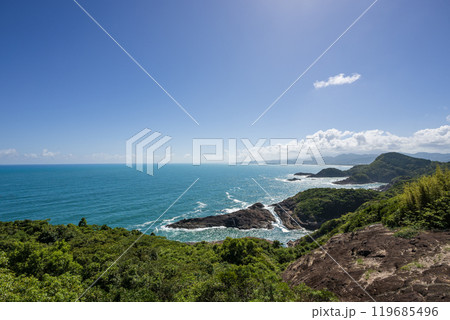 陽光を浴びた絶景日向岬のクルスの海 陽光を浴びた絶景日向岬のクルスの海 119685496