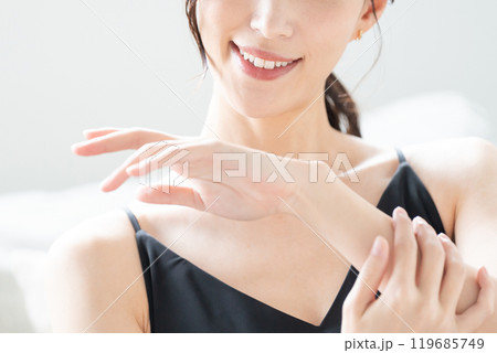 若い女性　ビューティーイメージ 119685749