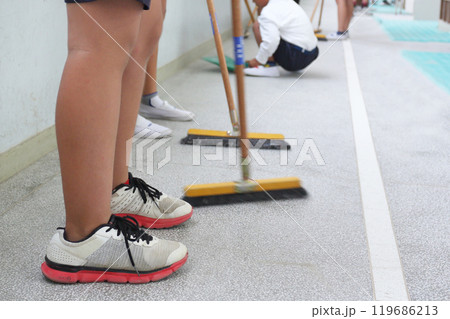 小学校、掃除、放課後 小学校、掃除、放課後 119686213