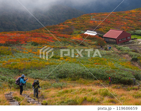 ガスと紅葉の月山姥ヶ岳コース ガスと紅葉の月山姥ヶ岳コース 119686659