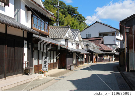 兵庫県丹波篠山市にある河原町妻入商家群 119686995