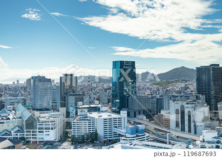 ポートタワーから見た六甲山と神戸 119687693